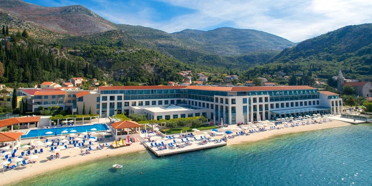 Luxusní dovolená v 5* resortu v zátoce přímo u pláže: polopenze, balkon, bazény