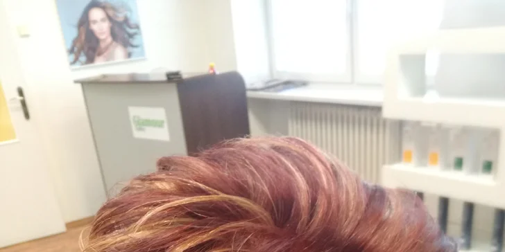 Kadeřnický balíček se změnou střihu, foukanou a závěrečným stylingem