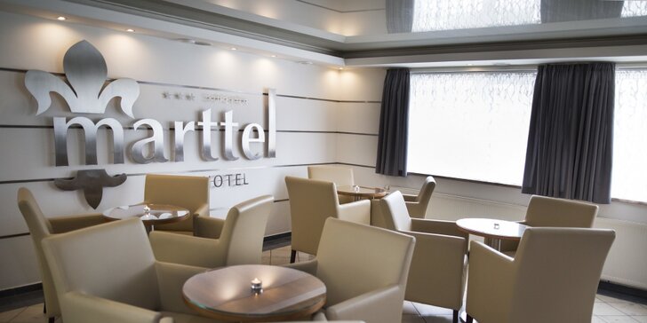 3* hotel u centra Karlových Varů: snídaně, káva a zákusek i vstup do lázní