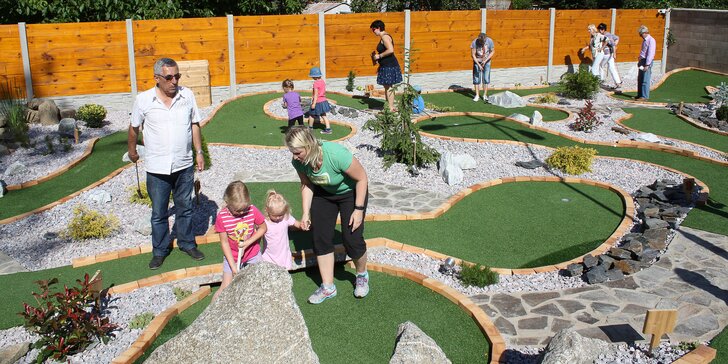 Trefte jamku: vstup na hřiště Adventure Golfu pro děti i dospělé
