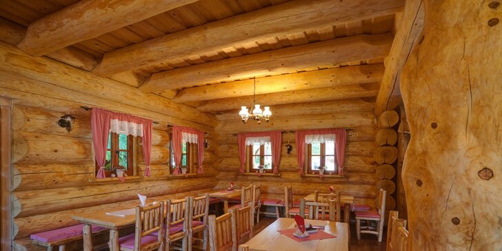 Dovolená v Beskydech: parádní dřevěný Srub u Medvěda se snídaní a lahví vína