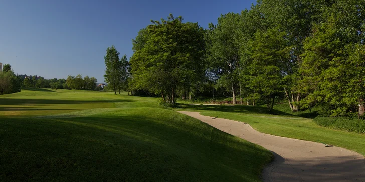Kurz golfu pro začátečníky: tréninkové míčky, půjčení holí i příručka pravidel