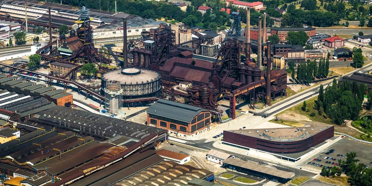 Prohlídka areálu Dolních Vítkovic vč. letu vrtulníkem, termíny o státních svátcích v květnu 2020