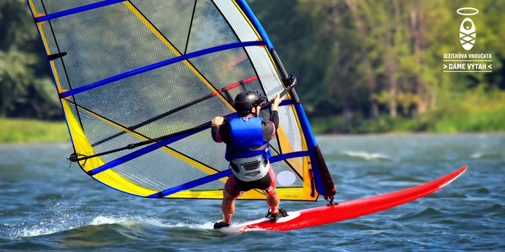 Postavme výtah pro seniory: výtvarné kurzy, rétorika, windsurfing i film