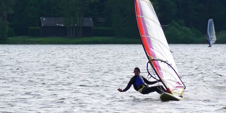 Postavme výtah pro seniory: výtvarné kurzy, rétorika, windsurfing i film