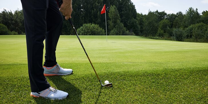 Kurz golfu pro začátečníky: tréninkové míčky, půjčení holí i příručka pravidel