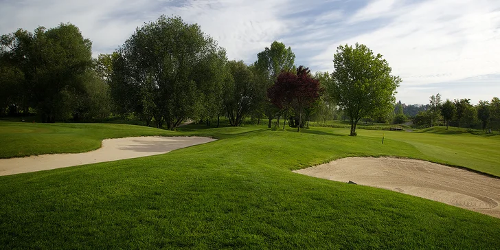 Kurz golfu pro začátečníky: tréninkové míčky, půjčení holí i příručka pravidel