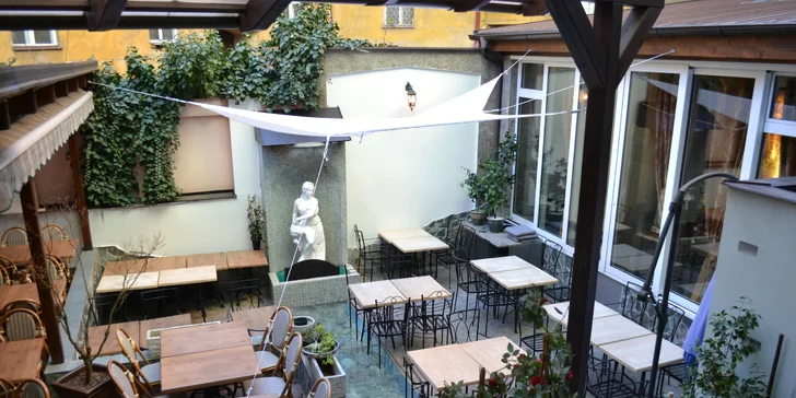 1–2 pizzy dle výběru, domácí limonáda i dezert v restauraci ve Vršovicích