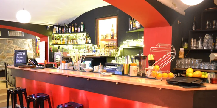 1–2 pizzy dle výběru, domácí limonáda i dezert v restauraci ve Vršovicích
