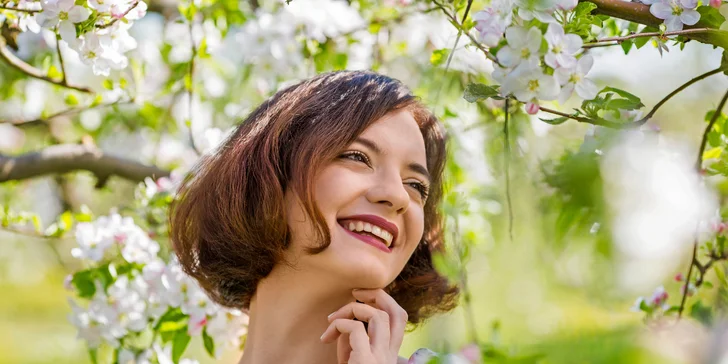 Fotografování v rozkvetlých sadech v Brně pro jednotlivce, páry i rodiny