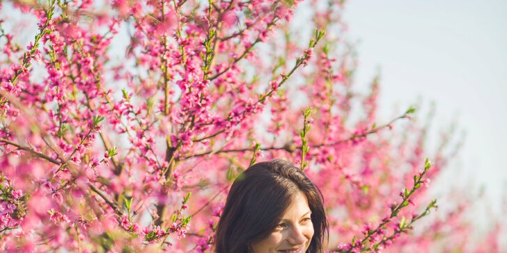 Fotografování v rozkvetlých sadech v Brně pro jednotlivce, páry i rodiny
