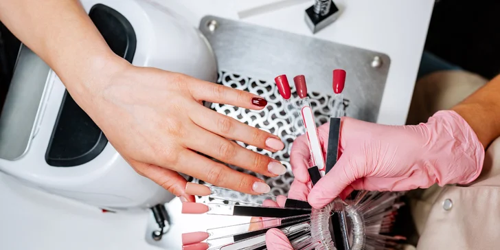 V salóne Vallery nails môžete vyskúšať hneď niekoľko techník vrátane stále populárnejšej baby boomer manikúry a modelácie nechtov pomocou dual foriem.
