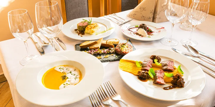 5chodové degustační menu pro dva: hovězí tataráček, dýňový krém i panenka a flank steak