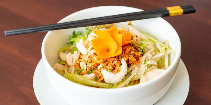 Pochutnejte si na Bun Bó nam bo či Bun Gá nam bo v restauraci Hoi An.