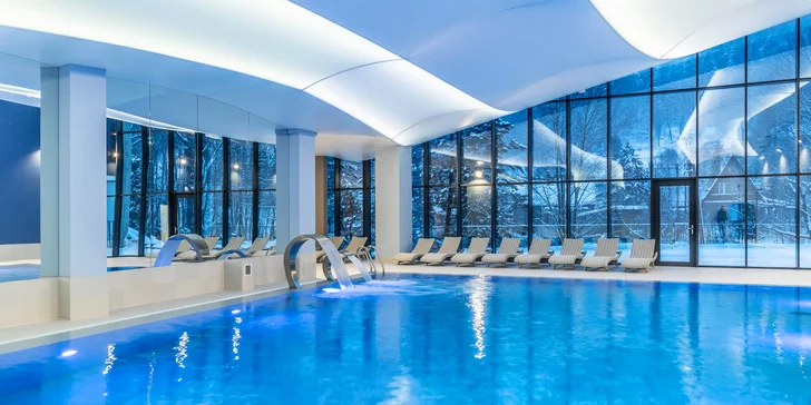 Moderný hotel s výhľadom na Sliezske Beskydy: jedlo a neobmedzený vstup do wellness