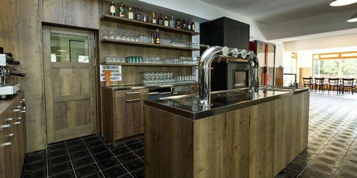 Víkendová hostina pro 4 jedlíky: pečená kachna s kysaným zelím, knedlíkem i pivem