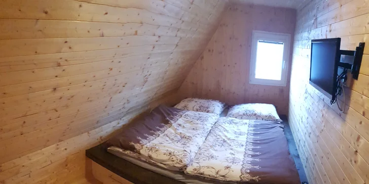 Moderní chata se saunou a vířivkou v Krušných horách pro partu nebo rodinu
