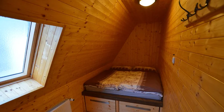 Moderní chata se saunou a vířivkou v Krušných horách pro partu nebo rodinu