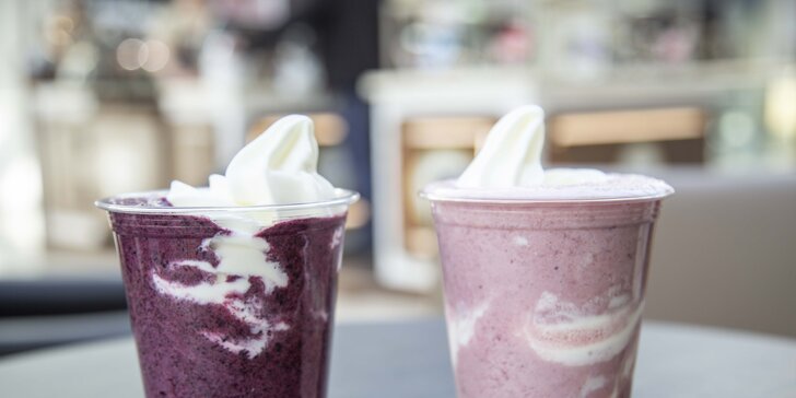 Osvěžení z Yobaru: ovocný koktejl s frozen yogurtem podle výběru pro 1 os.