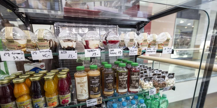 Osvěžení z Yobaru: ovocný koktejl s frozen yogurtem podle výběru pro 1 os.