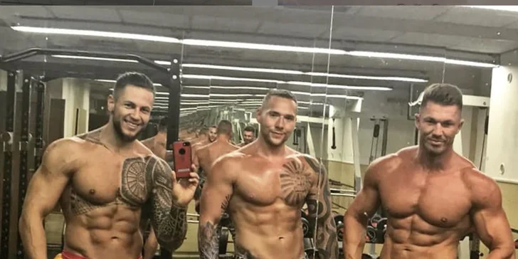 Svaly všude, kam se podíváš: vstup na žhavou striptýzovou show Ladies Night