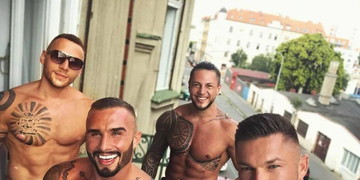 Svaly všude, kam se podíváš: vstup na žhavou striptýzovou show Ladies Night
