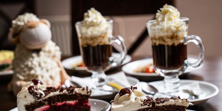 Velikonoční menu pro 2 osoby: králičí jatýrka a krůtí prsa se slaninou