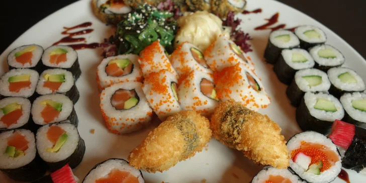 Jde se na sushi: sety s 30 až 66 ks s lososem, avokádem, úhořem i krevetami