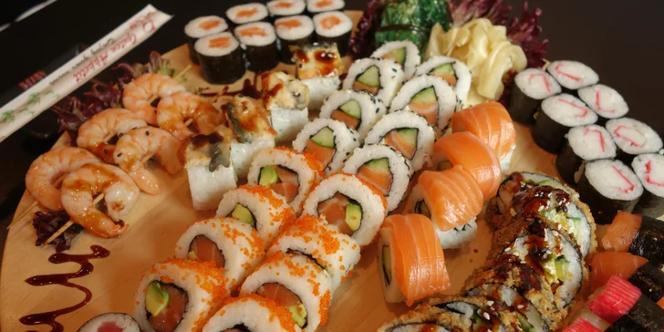 Jde se na sushi: sety s 30 až 66 ks s lososem, avokádem, úhořem i krevetami