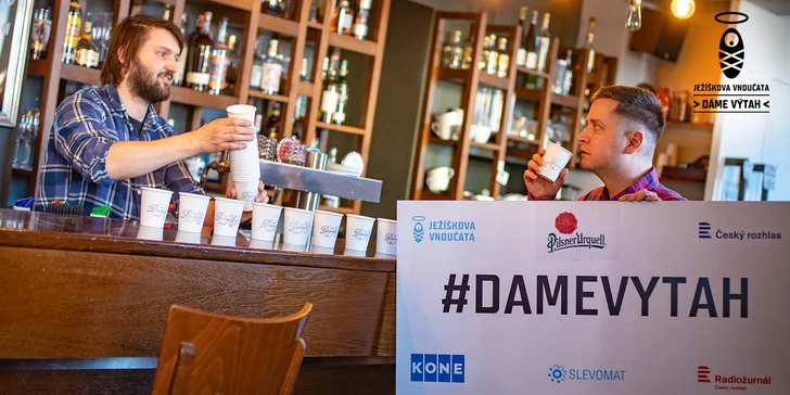 Postavme výtah seniorům: káva na měsíc, dračí loď, prohlídka zámku i pobyt