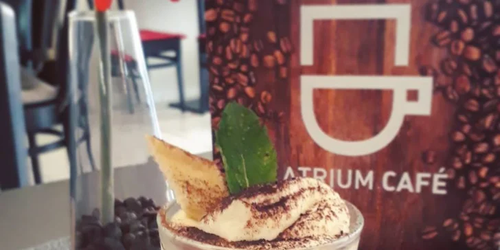 Oslaďte si život: káva a dezert v Atrium Café podle výběru pro 1 i 2 osoby