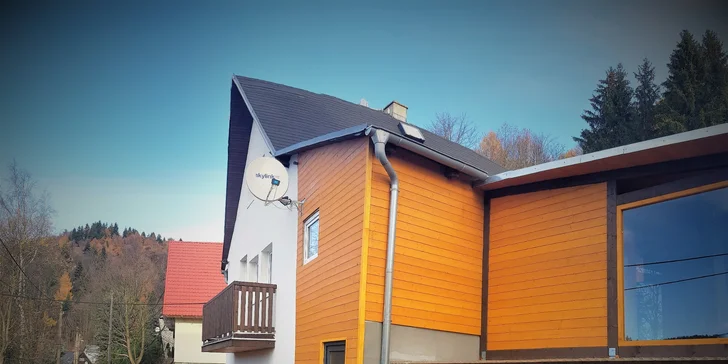 Moderní chata se saunou a vířivkou v Krušných horách pro partu nebo rodinu