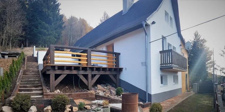 Moderní chata se saunou a vířivkou v Krušných horách pro partu nebo rodinu