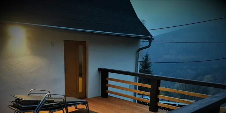Moderní chata se saunou a vířivkou v Krušných horách pro partu nebo rodinu