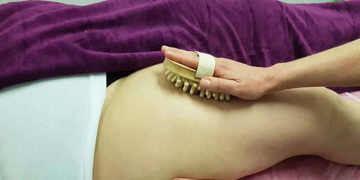 Výběr z masáží: čínská An Mo, masáž horkými mušlemi či anticelulitidní