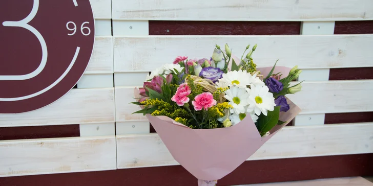 Dárková vázaná kytice s přáním dle výběru z květinářství Belle Rose