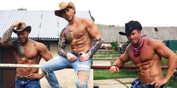 Svaly všude, kam se podíváš: vstup na žhavou striptýzovou show Ladies Night