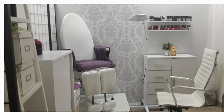 Suchá přístrojová pedikúra