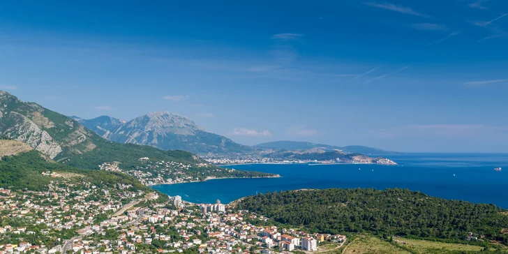 Pobyt v letovisku Sutomore pro pár i rodinu: polopenze a soukromá pláž 100 m od hotelu