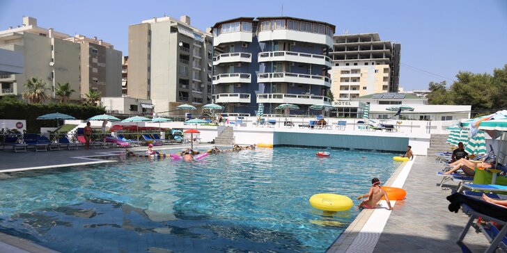 Letní dovolená v letovisku Drač: 7 nocí v hotelu na pláži, bazén a all inclusive