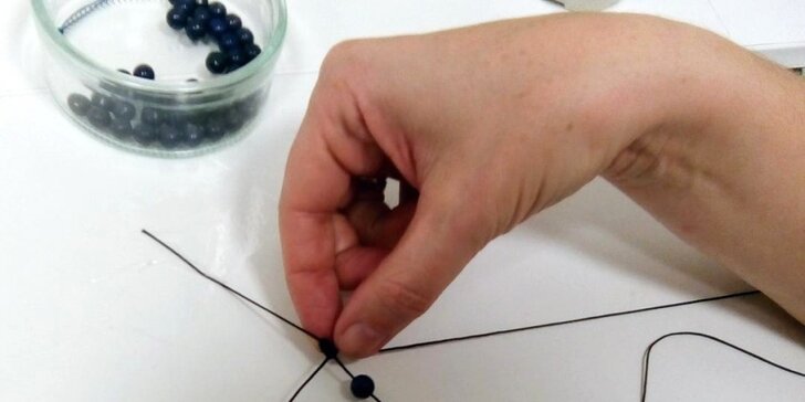 Kreativní workshopy: výroba shamballa náramků či miniaturních domečků
