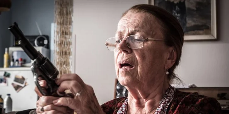 Vstupenka do kina na film Teroristka na Kinoloď + drink