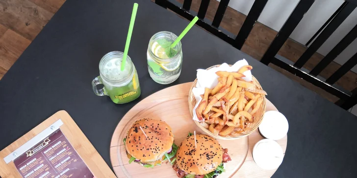Burger podle výběru z 5 druhů vč. vege, hranolky a domácí limonáda pro 1 i 2 osoby