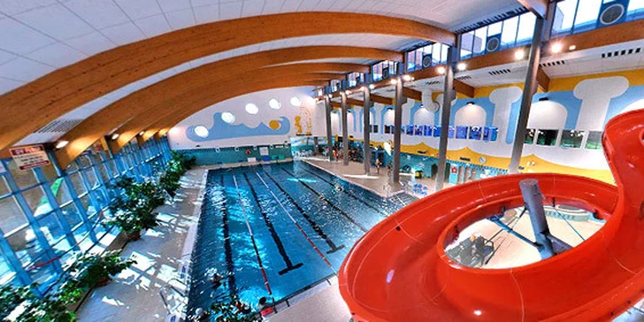 240 Kč za DVA vstupy do aquacentra pro DVĚ osoby. Bazén s masážními tryskami, tobogán, vířivka, dětské brouzdaliště a vodopád se slevou 50 %.