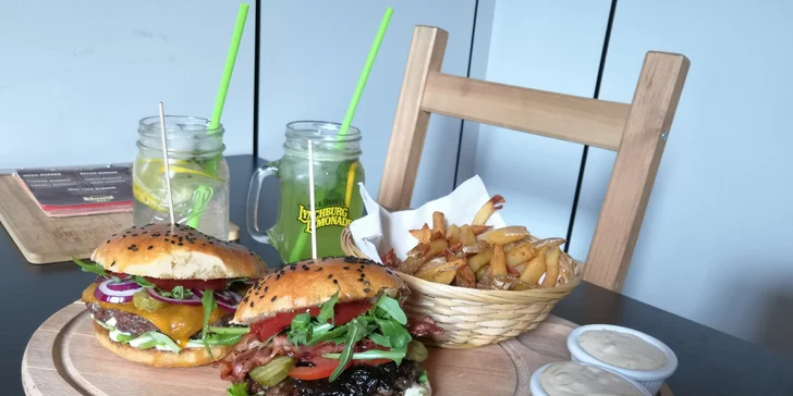 Burger podle výběru z 5 druhů vč. vege, hranolky a domácí limonáda pro 1 i 2 osoby