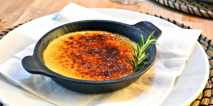 1–2 pizzy dle výběru, domácí limonáda i dezert v restauraci ve Vršovicích