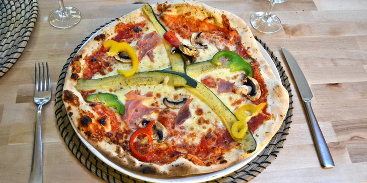 1–2 pizzy dle výběru, domácí limonáda i dezert v restauraci ve Vršovicích