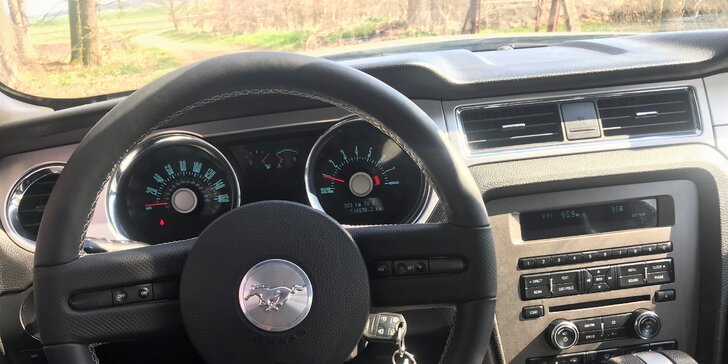 Adrenalin za volantem: půjčte si Ford Mustang kupé nebo kabriolet na den či víkend