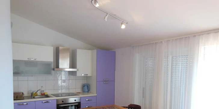 Do Chorvatska s rodinou či přáteli: 7 nocí u Omiše v apartmánu či studiu