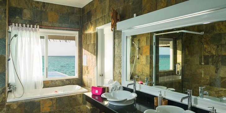 Luxusní dovolená na Maledivách: 6–12 nocí v 5* hotelu s all inclusive, bazén